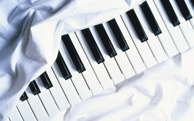 720P, piano