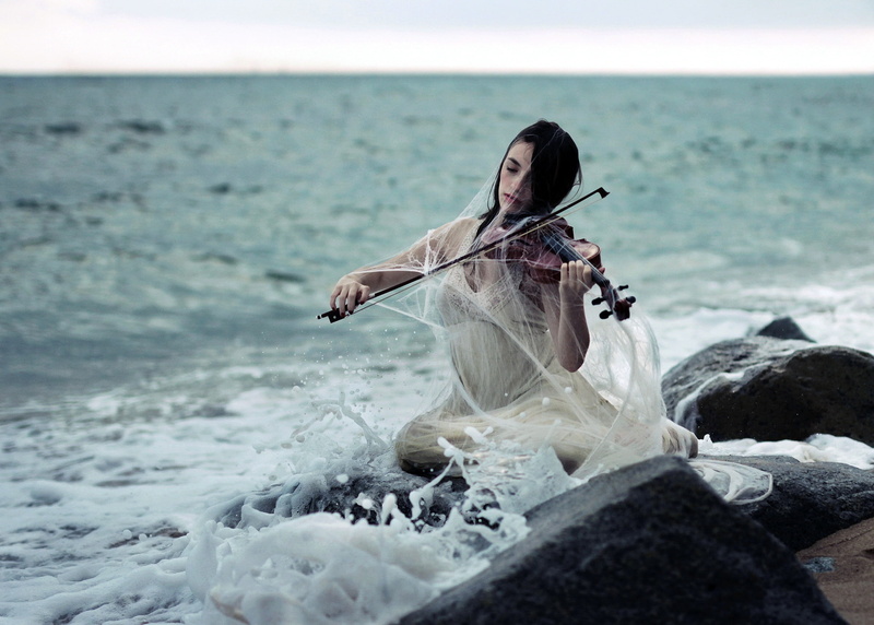 fantasy girl, 1080P, women outdoors, violin, sea, women