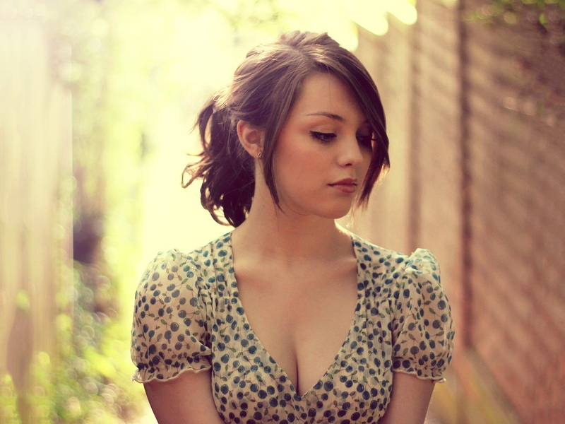 hairstyle, Imogen Dyer, women, outdoors, headshot, young women, beauty, face, one person, contemplation, real people, day, young adult, focus on foreground