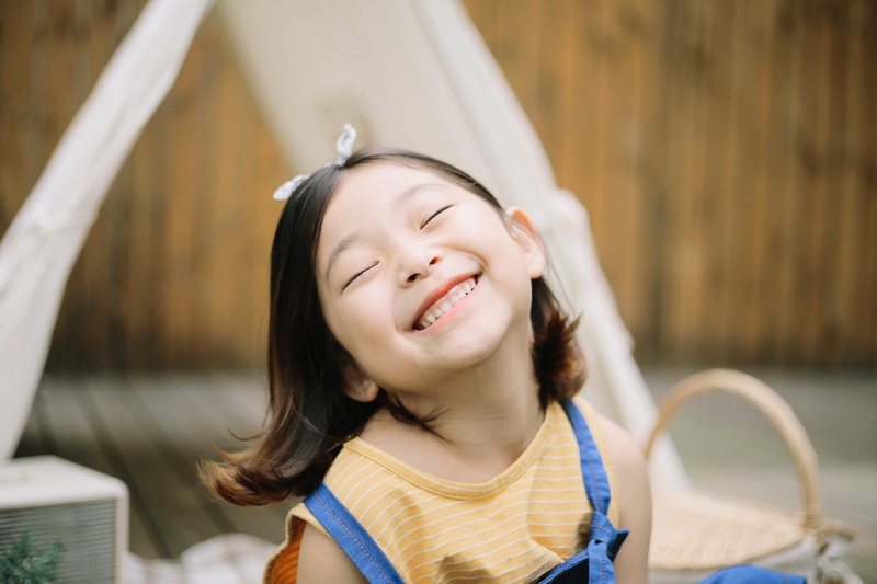 blue, headshot, 5K, toothy smile, asian girl, hair, innocence, offspring, day, camera, girls, child, 웃음, head band, lol, 한국, outdoors, teeth, one person