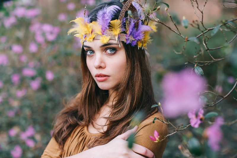 brunette, head band, blue eyes, women, looking at viewer, feathers, 1080P, women outdoors