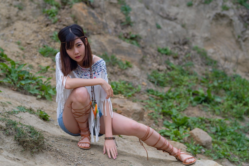 barefoot sandal, grass, women, jean shorts, dark hair, dirt, 1080P, shirt, bracelets, long hair, model, Asian, head band