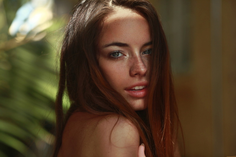 women outdoors, face, women, bare shoulders, green eyes, moles, closeup, 1080P, open mouth