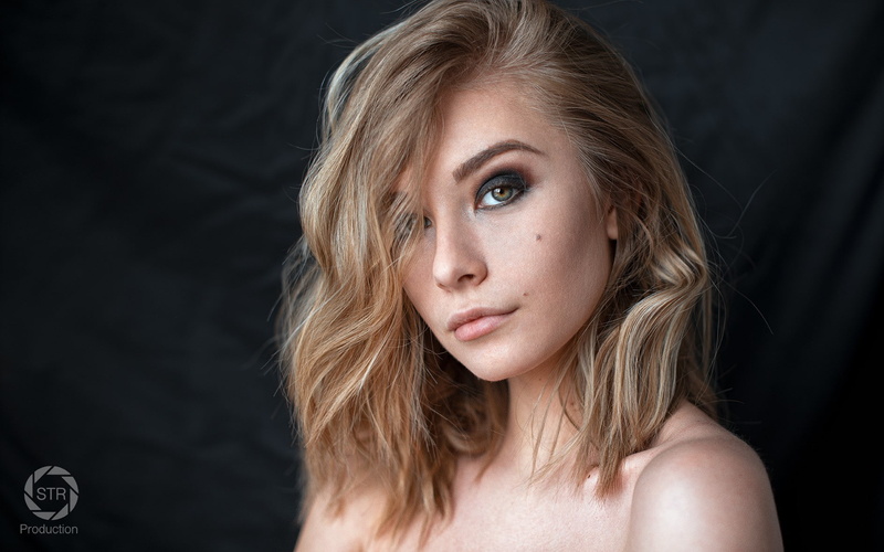blond hair, one person, adult, long hair, depth of field, bare shoulders, blonde, young women, studio shot, beauty, hazel eyes, women, beautiful woman