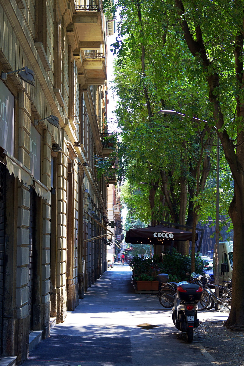 milano, transportation, tourism, wall, downtown, travel, the way forward, street, still life, houses, outdoors, everyday life, alley, built structure, land vehicle