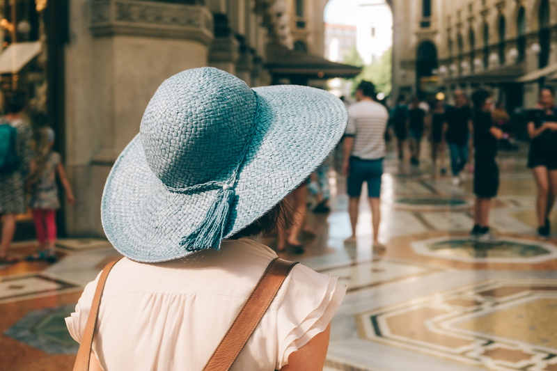 milan, portrait, women, adult, incidental people, ii, group of people, enjoying, leisure activity, city, woman, walking, rear view, female, milano, tourism