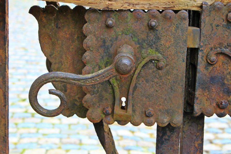 2K, iron - metal, day, Door Handle, close-up, input, representation, key hole, security, close, rusted, Door Knob, deterioration, run-down, Metal, focus on foreground