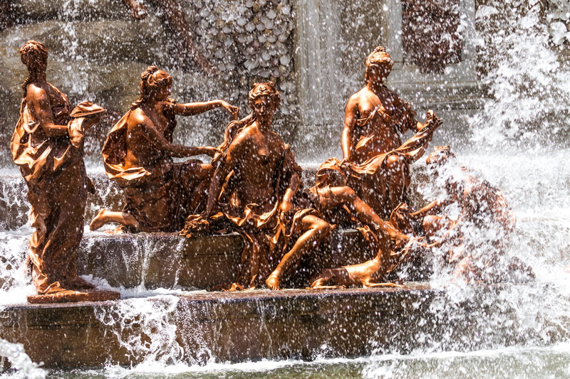 outdoors, water, group of people, palacio de san ildefonso, sea, monument, architecture, stone, motion, beauty in nature, togetherness, emotion, los baños de diana