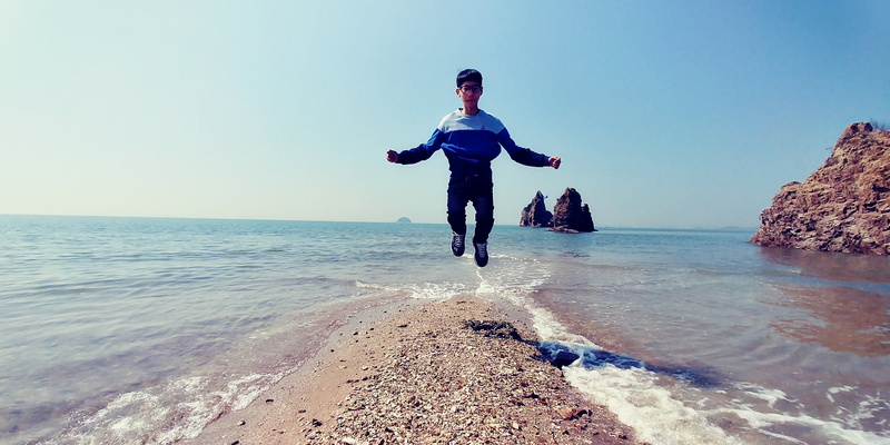trip, leisure activity, running, motion, full length, fun, beach, human arm, break, positive emotion, nature, island, adult, jebudo, wave, beauty in nature