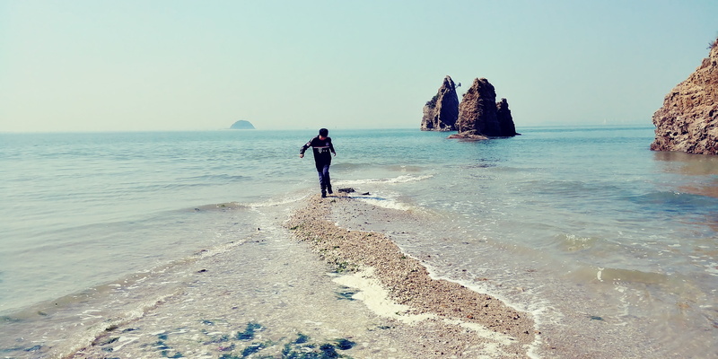 holiday, solid, horizon, water, outdoors, moses, rock, jebudo, sand, wave, children, pause, rock - object, lifestyles, korea, fun, land, sea, scenics - nature