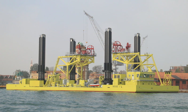 machinery, construction industry, outdoors, fuel and power generation, construction, waterfront, venice, defense, built structure, oil industry, nature