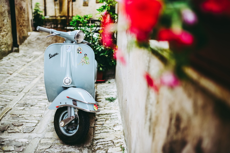 erice, moto, mode of transportation, italy, flower, transportation, street, photo, italiana, beside, vespa, city, wheel, travel, motorbike, retro, wall