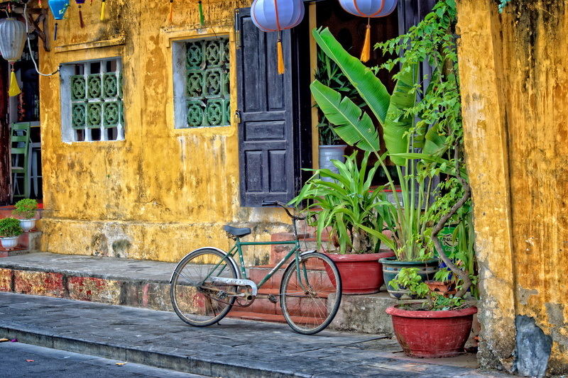 house, yellow, daytime, asia, 5K, parked, architecture, window, wheel, building exterior, asium, bicycle, building, concrete, stationary, transportation