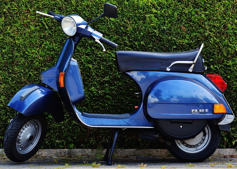 travel, headlight, day, parking, cult, transportation, technology, roller, moped, mode of transportation, 4K, vehicle, chrome, plant, nature, motor, outdoors