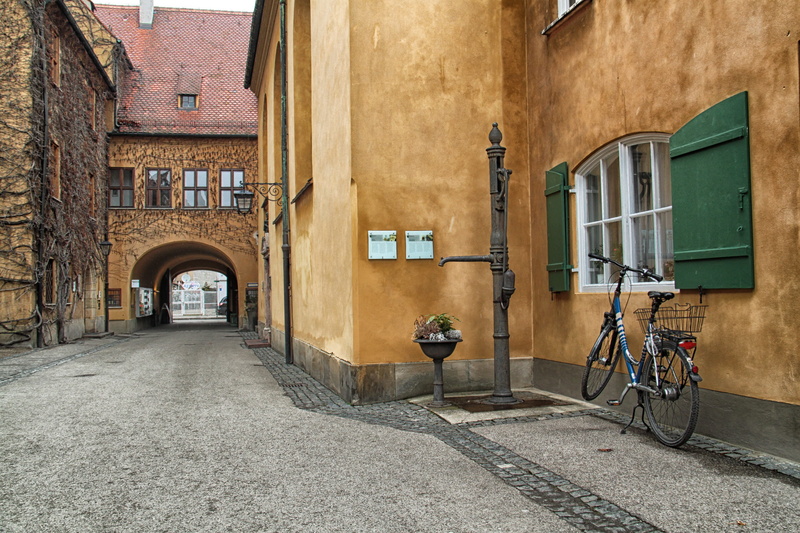 beside, hdr, cities, wall, concrete, building, outdoors, parked, land vehicle, mode of transportation, augsburg, window, no people, germany street, daytime
