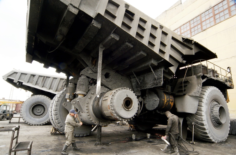 air vehicle, motor vehicle, no people, vehicle part, stationary, Dumper, industry, Belaz, engine, mode of transportation, transportation, 2K, land vehicle