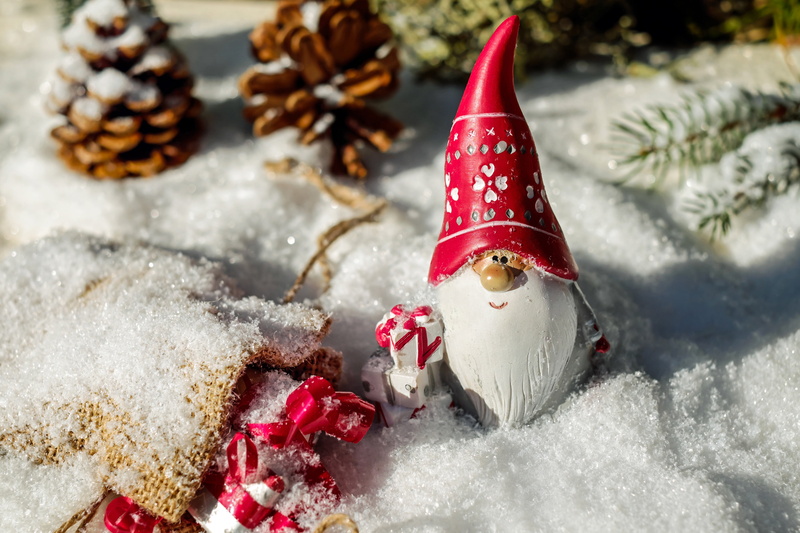 nicholas, 4K, christmas motif, human representation, cold, decoration, holiday, tree, red, no people, snow, ground, celebration, christmas tree, focus on foreground
