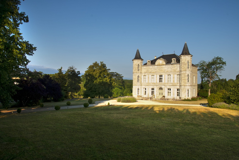 nature, holiday home, holiday, travel, manor, built structure, grass, grounds, outdoors, house, sunshine, plant, building exterior, luxury, stately manor
