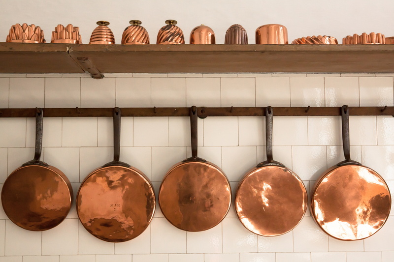 old, home, kitchen, food, in a row, white, cooking pan, household equipment, food and drink, antique, hanging, colored, baking moulds, order, side by side