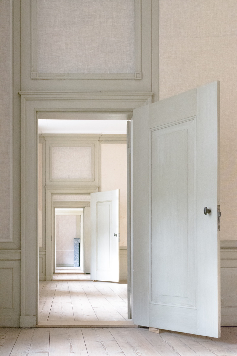 arcade, old, white, wood, stately, paneling, indoors, architecture, style, walls, doors, ceiling, white color, manor, home interior, 5K, empty, passage