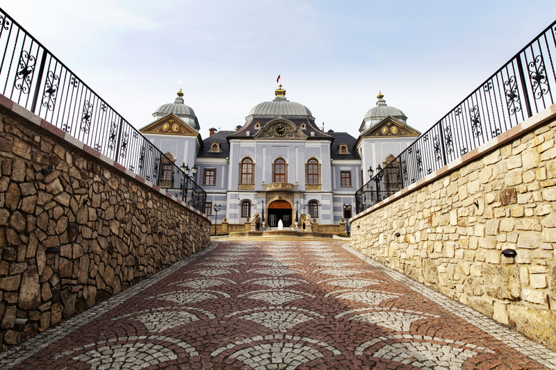 place of worship, Castle, Slovakia, accommodation in a castle, Galicia, stone wall, building exterior, manor-house, religion, Halič, sky, direction, courtyard