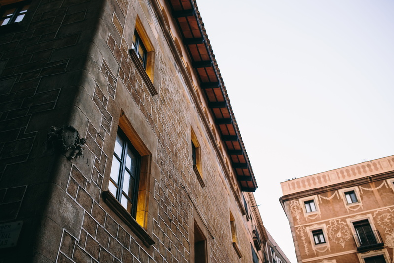 5K, day, brick, sunlight, street, houses, residential district, window, nature, building, house, old, townhouses, city, lighting equipment, outdoors, travel