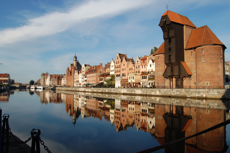 gdańsk, water, monuments, residential district, townhouses, old town, building exterior, built structure, crane, architecture, 2K, the waterfront, day