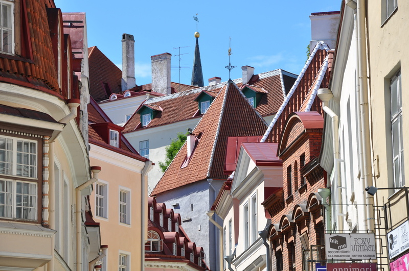 window, city, low angle view, built structure, townhouse, houses, building exterior, row house, town, multi colored, tallinn, sunlight, apartment, clear