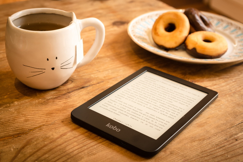 donut, 2K, taste, coffee, ebook, pause, house, still life, wood - material, mug, refreshment, indoors, rest, cup, communication, coffee cup, read, text