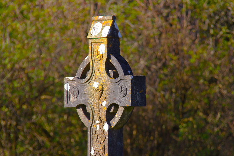monument, cross, grave, peaceful, day, belief, religion, monastery, 2K, church, historic, glendalough, ruins, focus on foreground, outdoors, no people