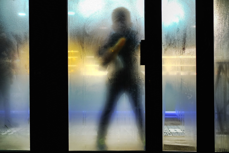 one person, blurred motion, full length, banlieue parisienne, side view, indoors, france, morning, window, business person, men, 93, color, adult, business