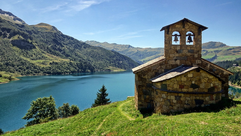 gray house, architecture, lake, France, green mountains, 720P, Beaufort, gray, summer, daytime, house, Lac de Roselend, mountains, Doron, Landscape, scenics