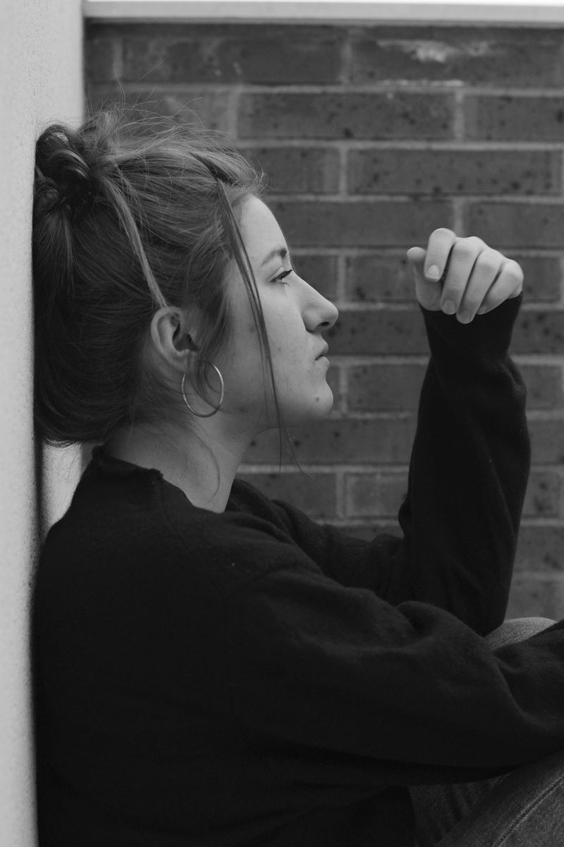 day, headshot, leisure activity, blanco y negro, sad, casual clothing, young adult, real people, tumblr, triste, retrato, young women, indoors, chica, contemplation