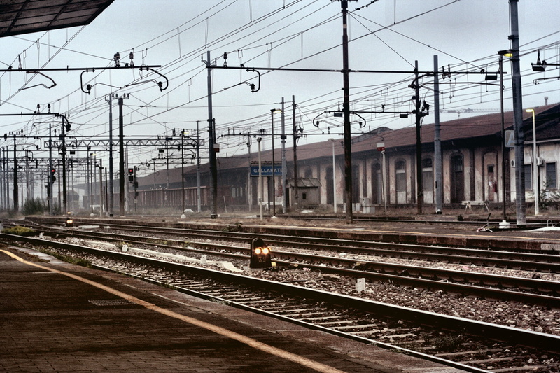 power line, rail transportation, 2K, electricity wires, empty, landscape, sky, daytime, route, steel, rail, outdoors, connection, perspective, railroad