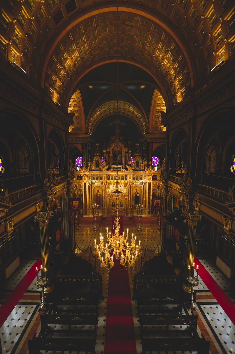 cathedral, architectural column, photo, indoors, 5K, church, luxury, building, built structure, interior, architecture, tourism, place of worship, arch