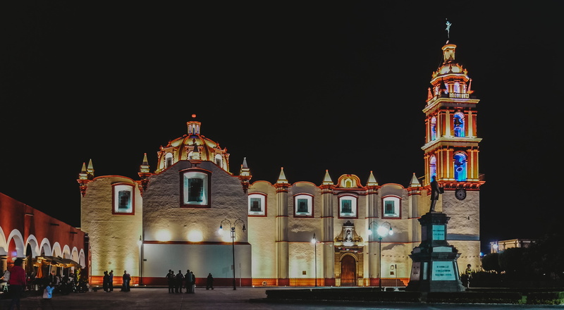 built structure, town, travel destinations, belief, copy space, religion, outdoors, city, 4K, history, procathedral, steeple, temple, illuminated, downtown