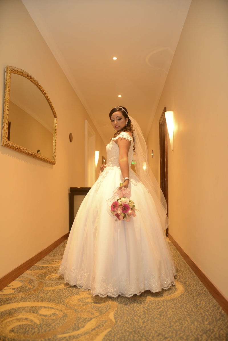 romance, beautiful woman, wedding dress, indoors, happiness, altar, young women, Women, ceremony, adult, ceiling, newlyweds, lifestyles, veil, marry, nuptials