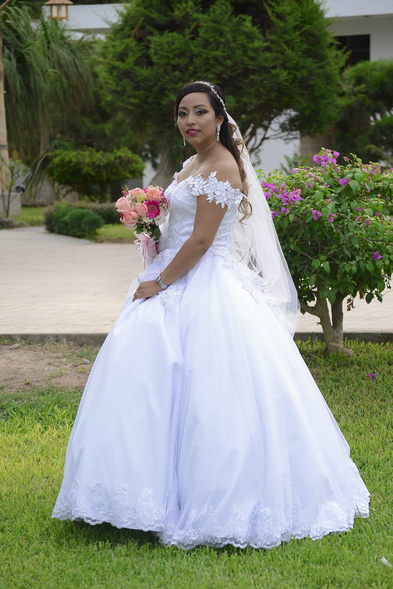 adult, nuptials, females, newlyweds, veil, bouquet, House, full length, newlywed, marry, smiling, beautiful woman, Wedding, Women, young adult, wedding dress