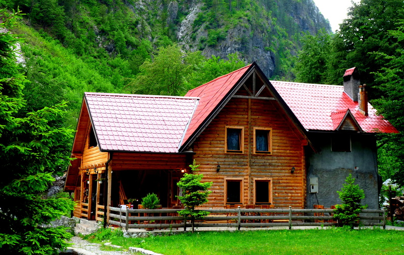 house, vivid, mountains, brown, Albania, surrounded, Valbona, red, trees, Rilindja, 2K, outdoors, mountain, red 2, nature, valley, wood - Material, storey