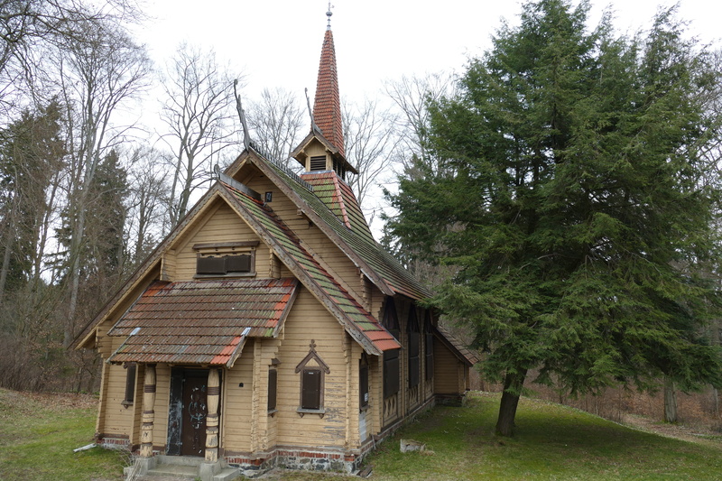 land, place of worship, Wood, green color, day, outdoors, forest, belief, built structure, 5K, no people, Stave Church, places of interest, tree, religion