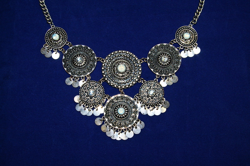 gray, gemstone, oriental, jewelry, design, ceiling, woman, fashion, jewellery, sparkle, wealth, gift, chain, studio shot, beautiful, pattern, necklace