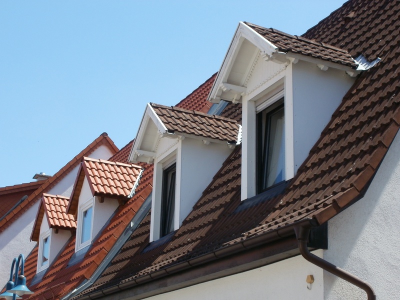 window, blue, clear sky, white, built structure, sunlight, building exterior, sky, low, residential district, structure, angle, roof Tile, nature, exterior