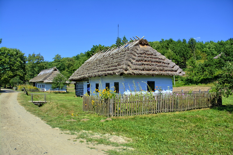 monument, 5K, tree, wooden balls, architecture, straw, sky, no people, village, thatched roof, building exterior, roof, day, grass, thatched, landscape