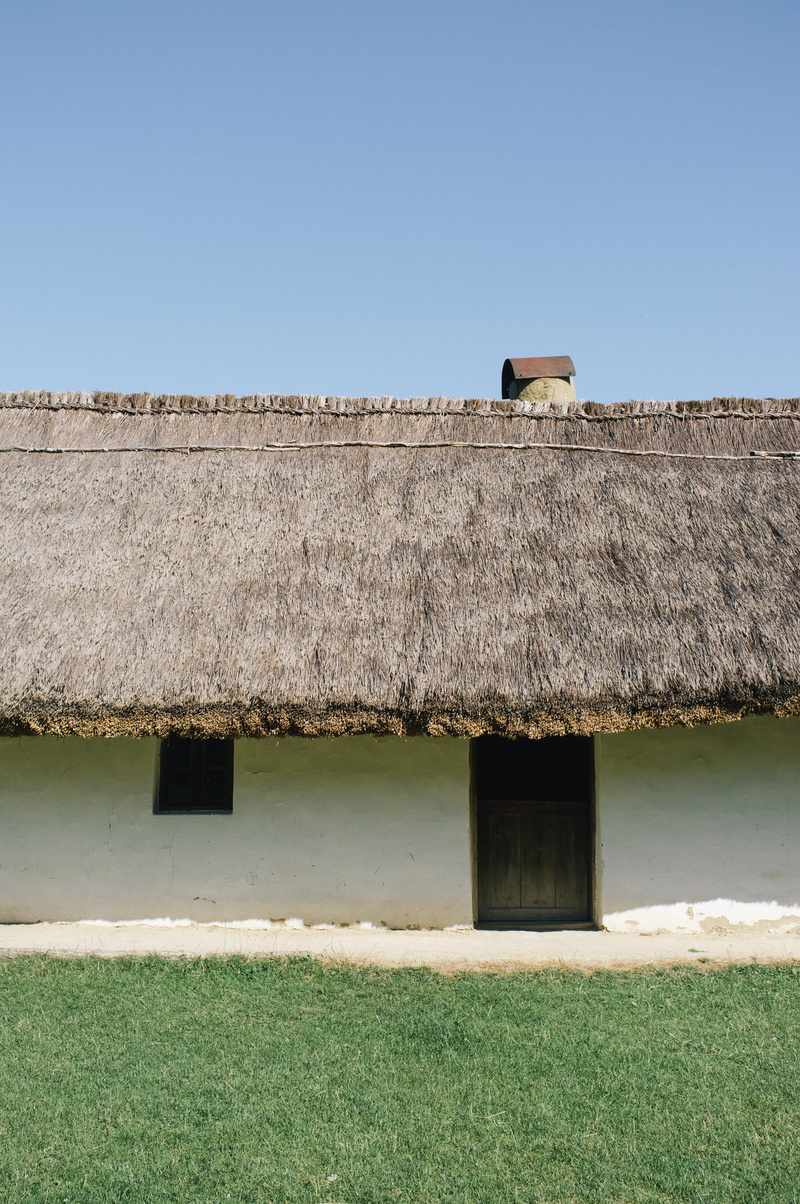cottage, roof, daytime, no people, wall, green, nature, brown, day, sunlight, blue sky, house, white, building exterior, roof tile, thatched roof, blue