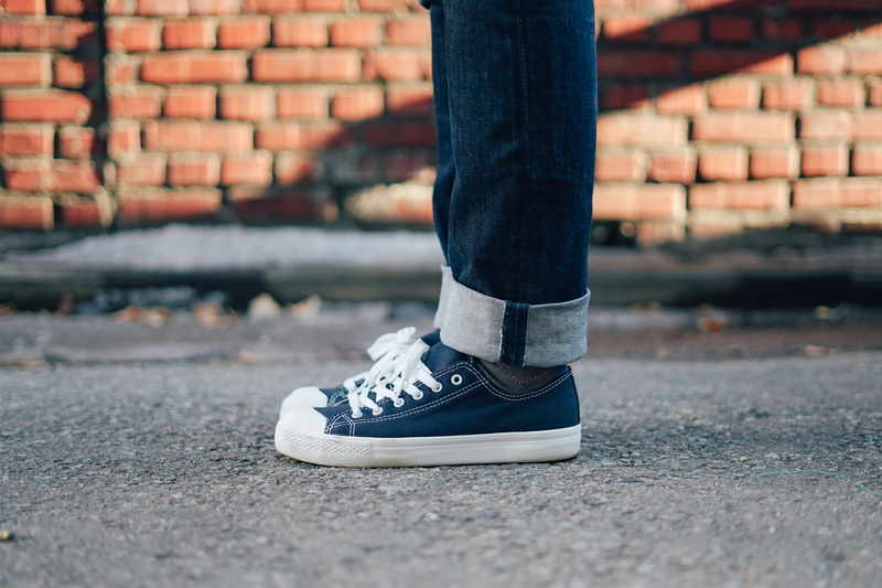 street, person, blue, walking, outdoors, men, human limb, body part, one Person, 5K, Simple, human body part, city, people, jeans, brick wall, human Leg