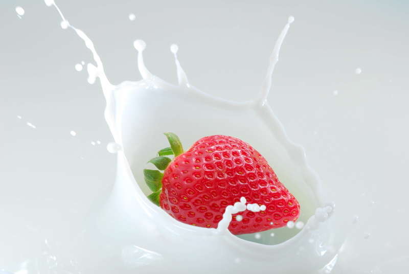 ripe, temptation, cream, summer, milk, dip, dieting, sweet, splashing, nature, organic, food, breakfast, still life, wellbeing, spray, food And Drink, strawberry
