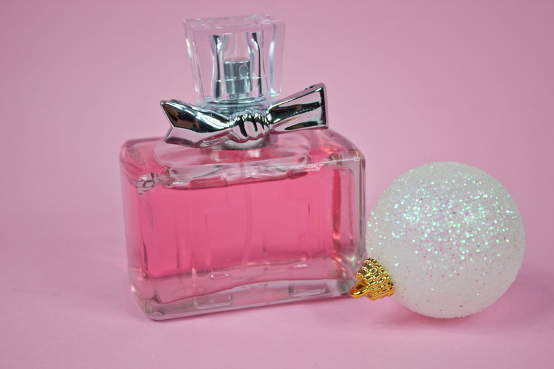 jewelry, glass, box - container, pink color, white, purple, pink perfume, studio shot, smell, diamond - gemstone, indoors, colored background, beside, glitter ball