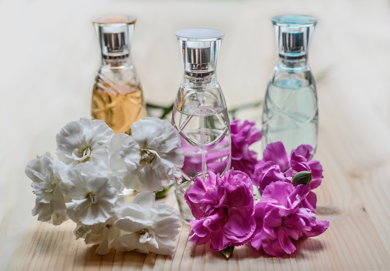 toilette, three, cologne, plant, still life, style, beauty in nature, inflorescence, perfume bottle, romantic, gift, vulnerability, aromatic, glass, indoors