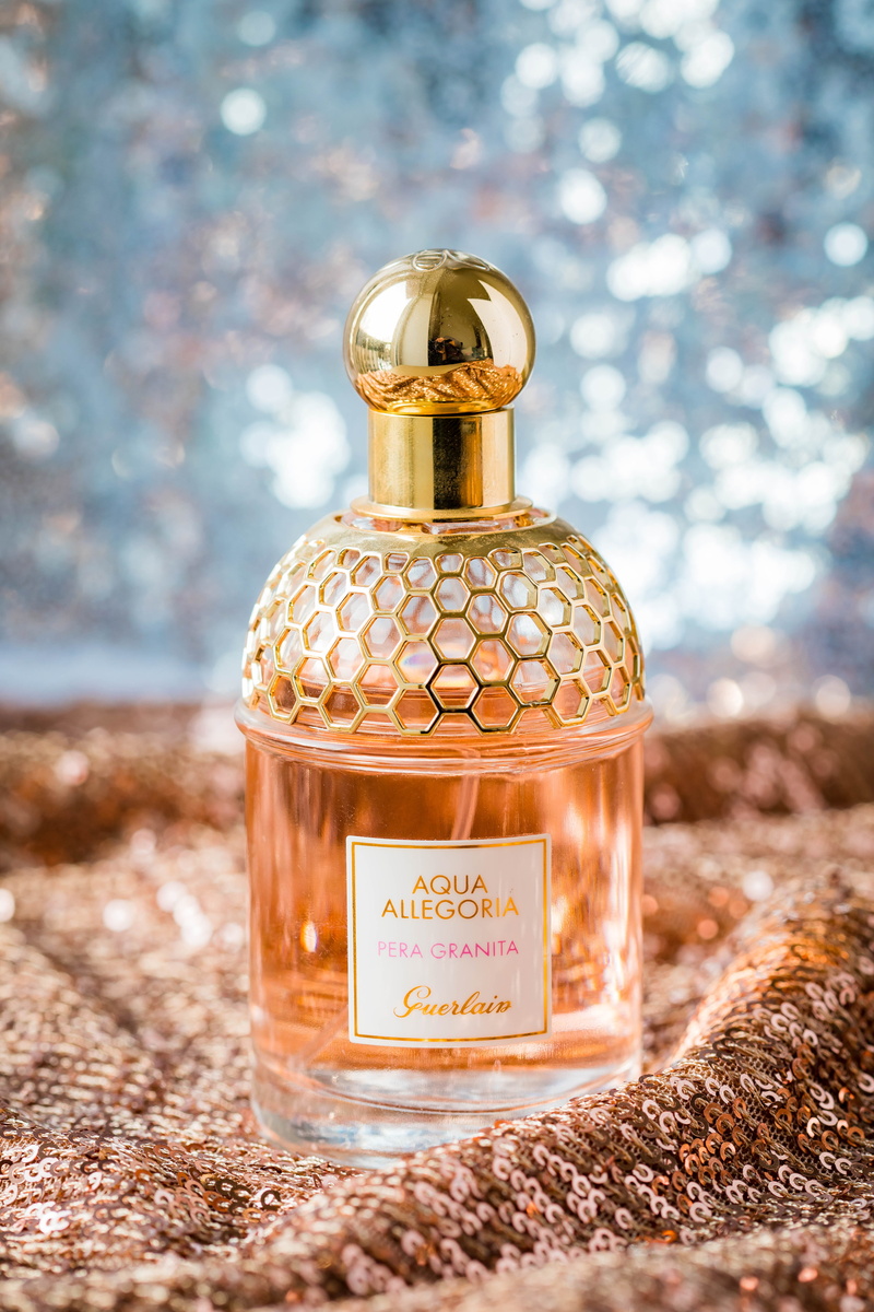 focus, allegoria, table, glass - material, perfume, aromatic, aqua, liquid, depth of field, nature, perfume bottle, gold colored, 5K, focus on foreground