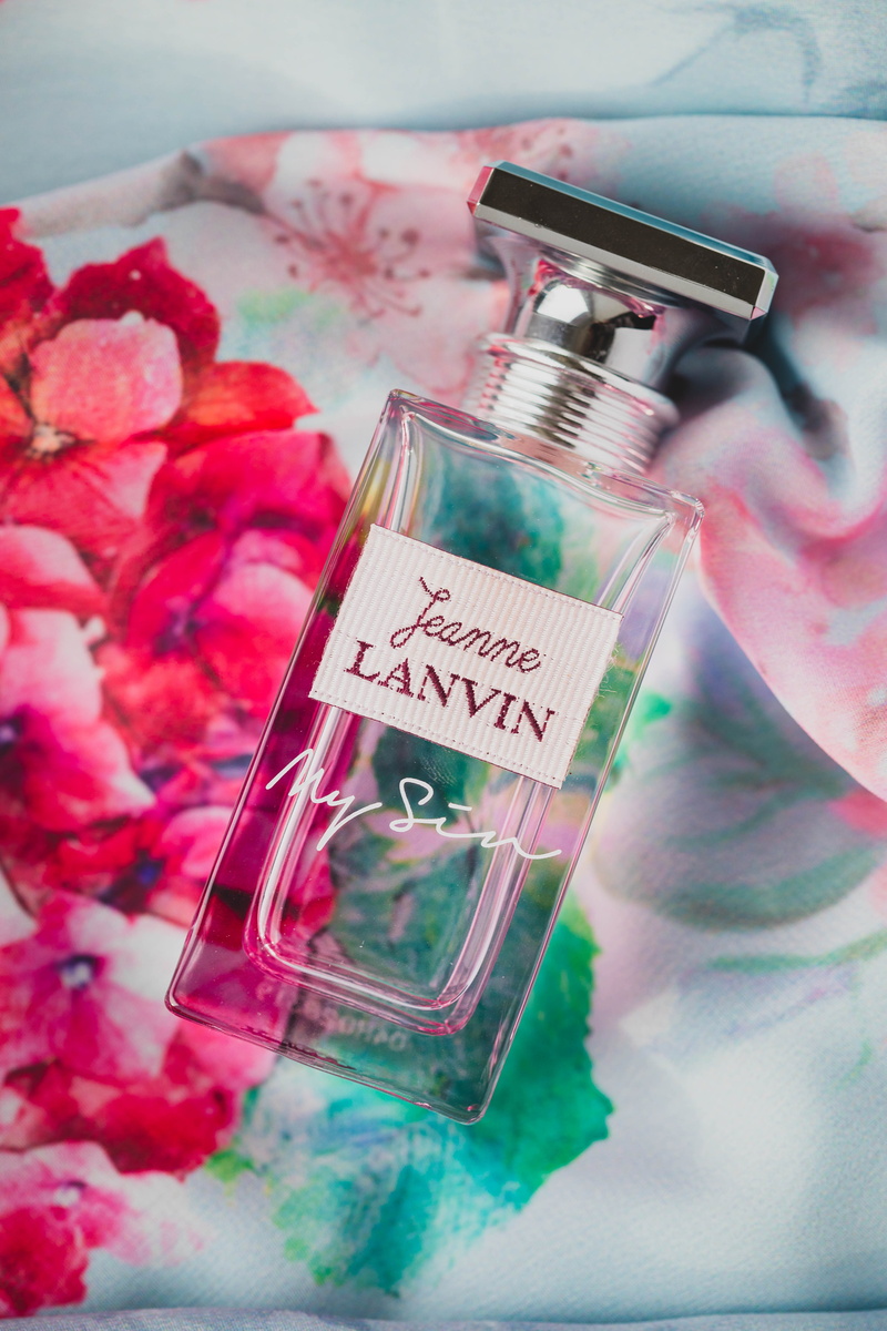 close-up, high angle view, expensive, perfume bottle, studio shot, jar, indoors, transparent, western script, science, healthcare and medicine, container